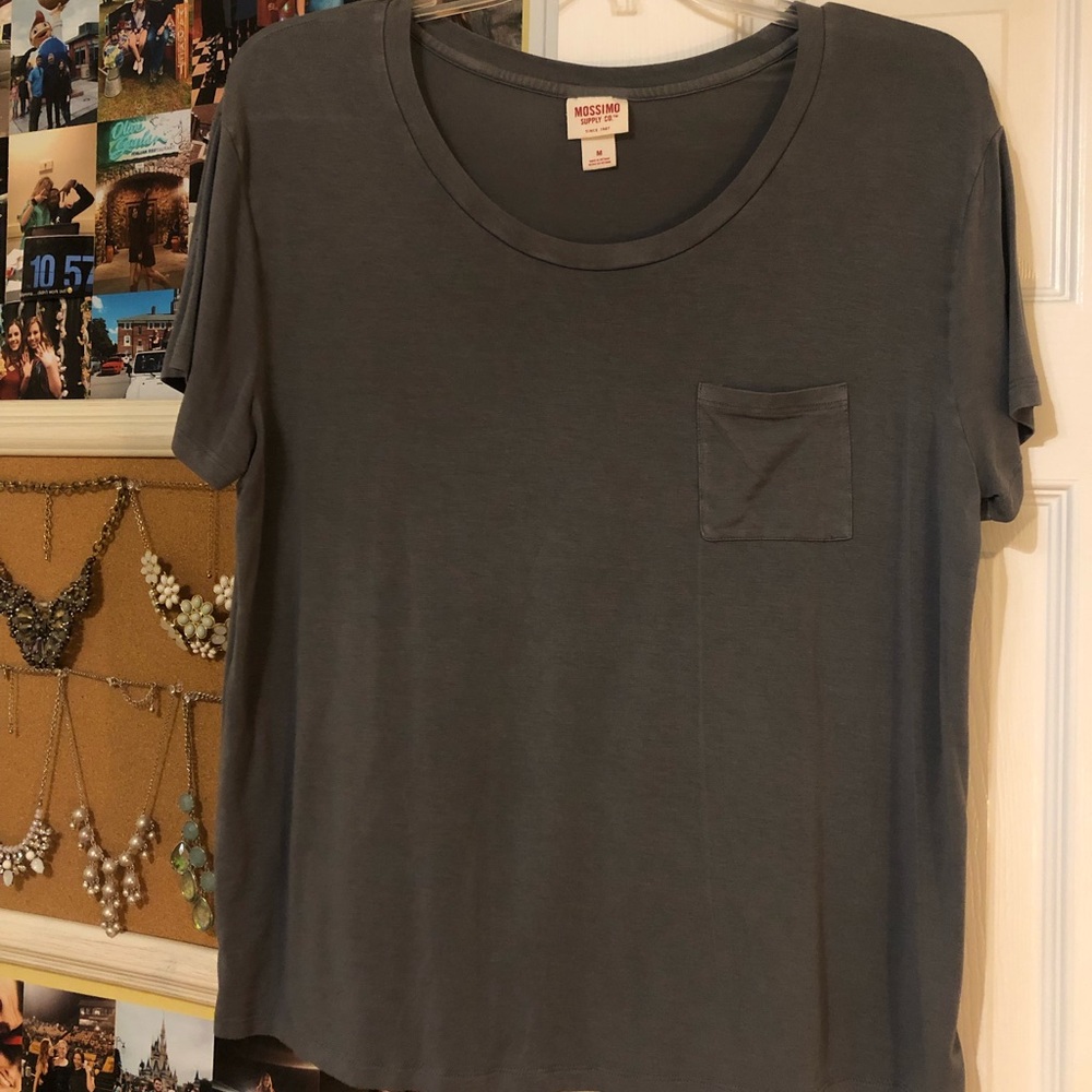 Grey t shirt